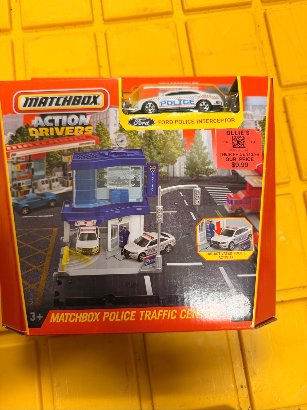 Matchbox Police Traffic Center Playset with White and Blue Police Car